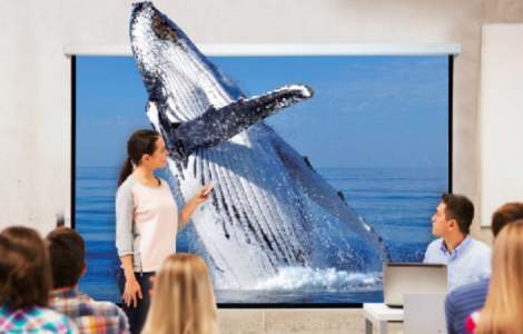 破解反光傷眼困局，理光投影機(jī)以健康光影重塑智慧課堂